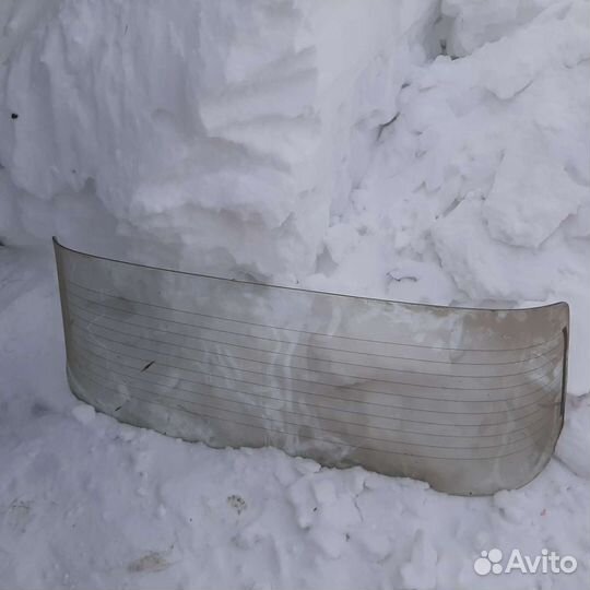 Стекло заднее