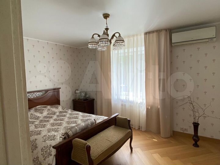 3-к. квартира, 90 м², 1/9 эт.