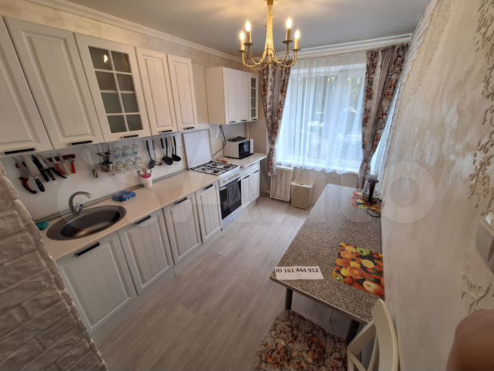 3-к. квартира, 85 м², 1/9 эт.