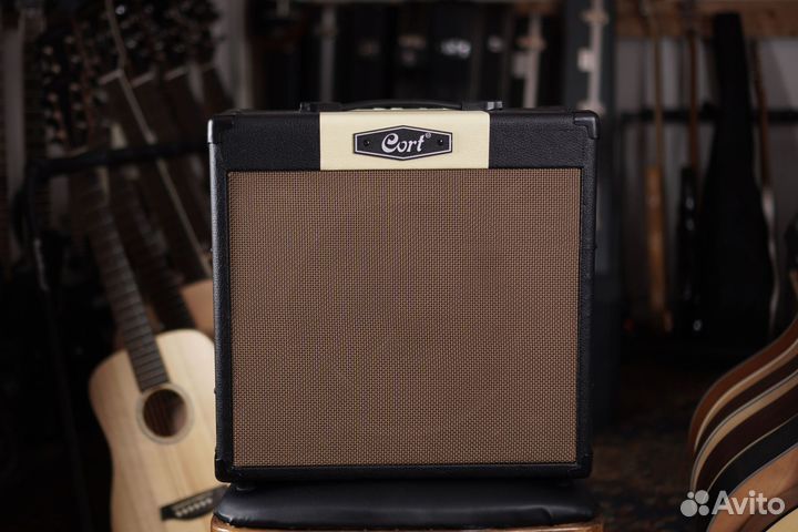 Гитарный комбик Cort CM30R BK