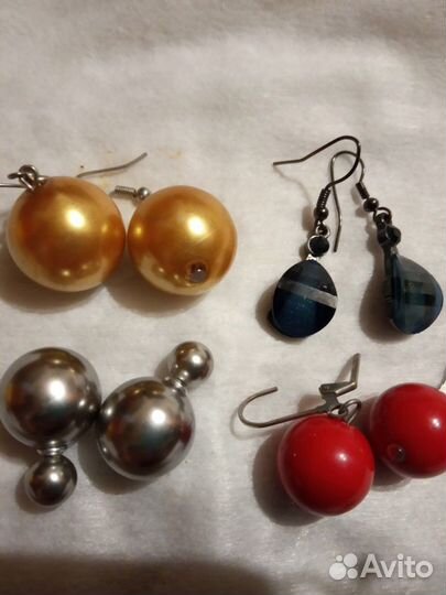Сережки разные