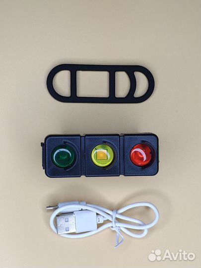 Велосипедный фонарь в виде светофора