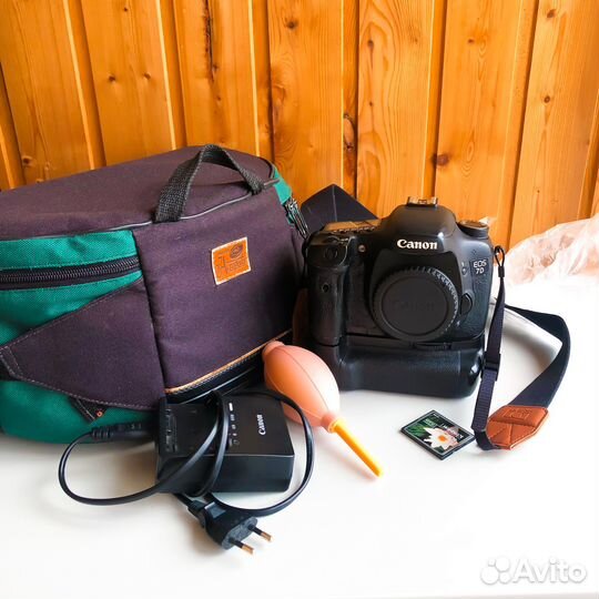 Canon 7D с батарейным блоком + сумка