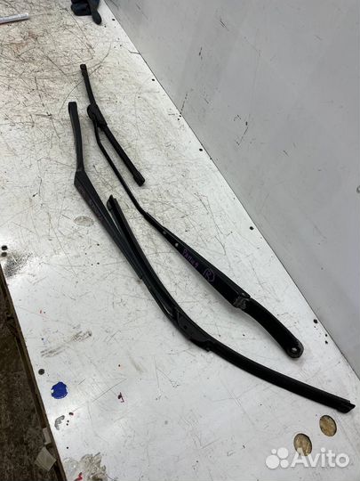 Поводок дворника Skoda Rapid 1