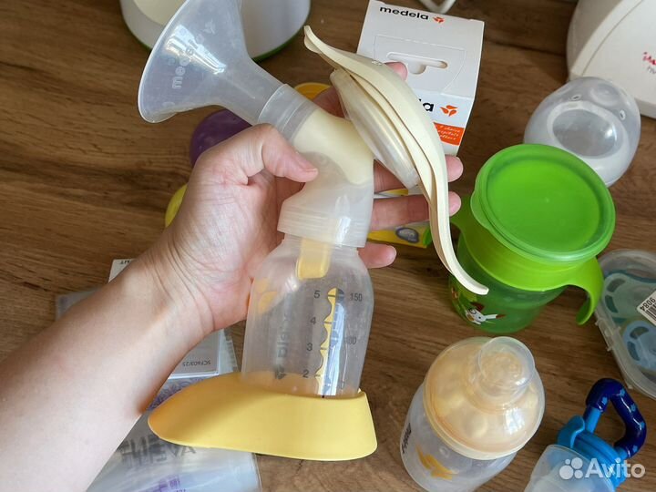 Молокоотсос ручной medela с доп набором