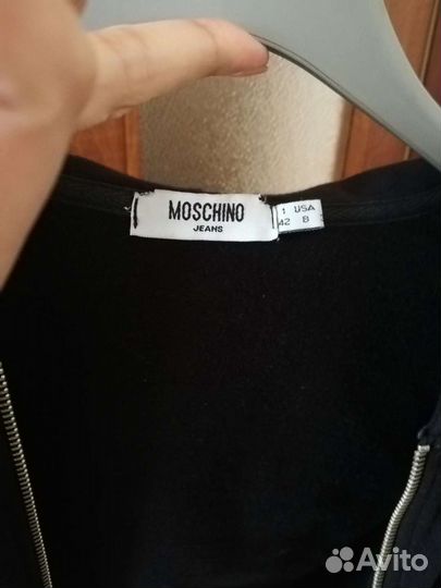 Кофта на молнии moschino