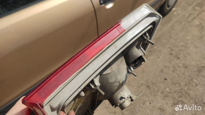 Фонарь задний левый внутренний Audi 80 B3 Hella