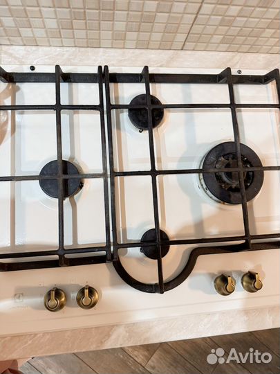 Газовая варочная панель 4 конфорки electrolux