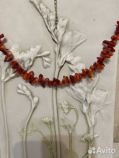 Коралловые бусы
