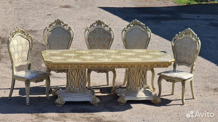 Столы и стулья