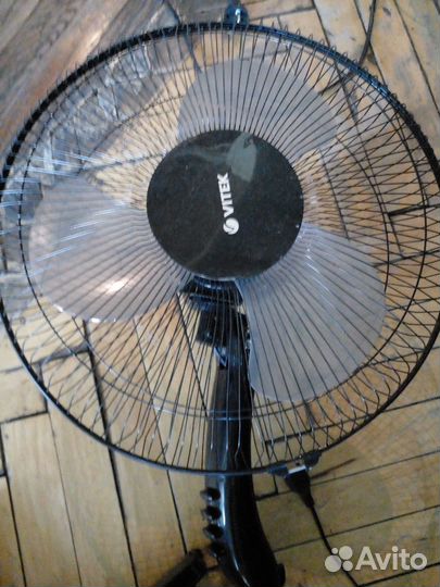Вентилятор напольный Vitek в разборе