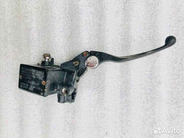 Kawasaki Z 750 04 06 передняя тормозная машинка