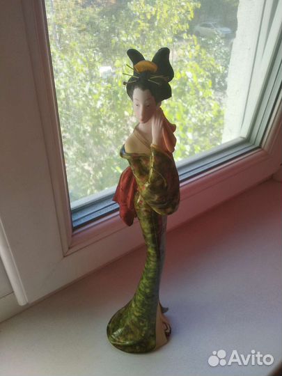 Статуэтка японка