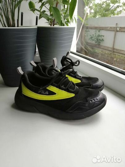 Продам кроссовки fila