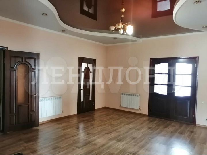 Дом 323,6 м² на участке 15,3 сот.