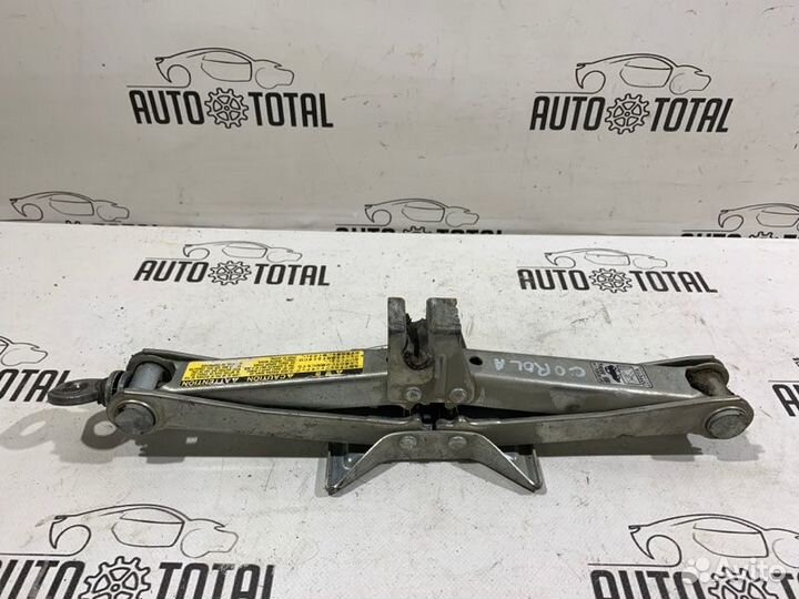 Домкрат Toyota Corolla 150 1ZR 2008