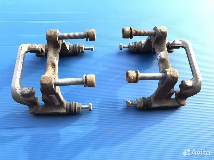 Скобы задних суппортов 272мм Octavia A7