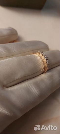 Золотое кольцо с бриллиантами 