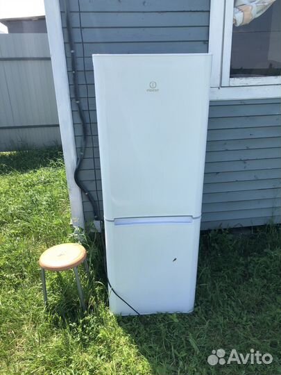Холодильник бу indesit