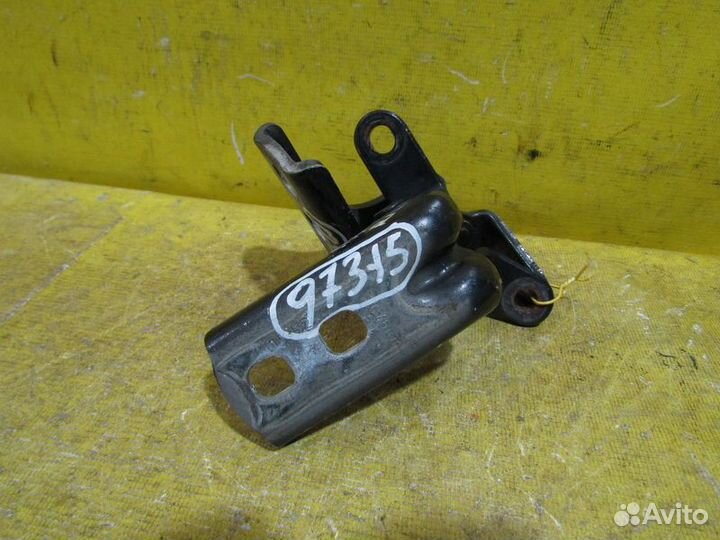 Петли передней двери Opel Astra-J GTC 10-15г 97315