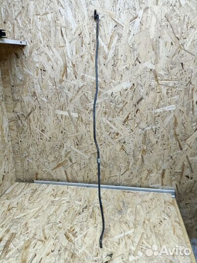 Держатель капота Toyota Corolla CE108 2C