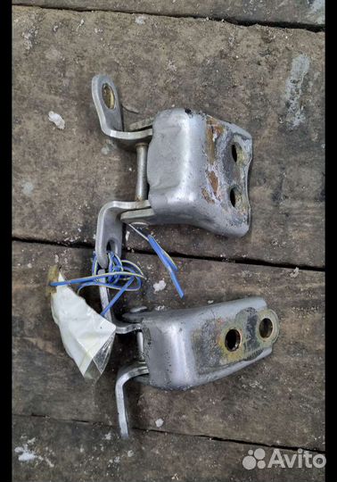 Петли передней правой двери