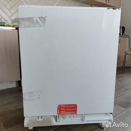 Встраиваемый морозильник Electrolux EUU 11300