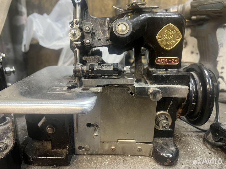 Швейная машина оверлок