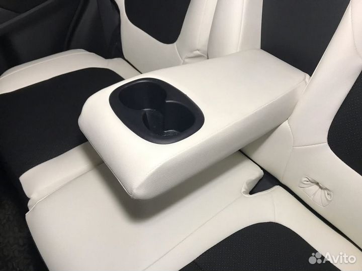 Чехлы на Mitsubishi Outlander 3