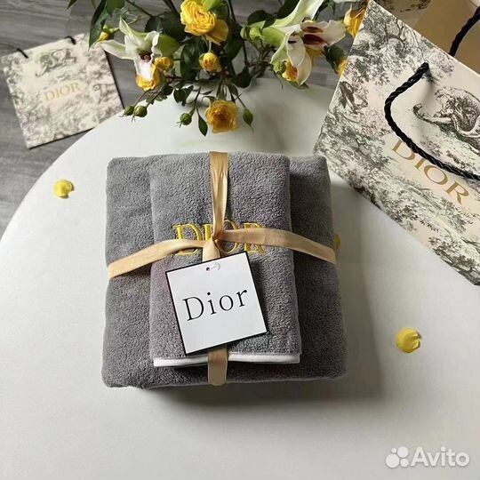 Разные брендовые полотенца 2 штуки в комплекте