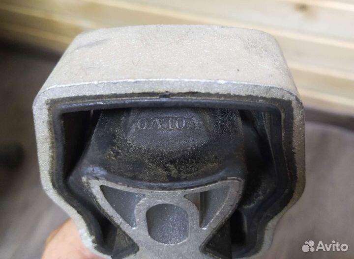 Опора двигателя верхняя Volvo XC70 2