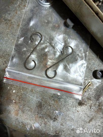 Скоба тормозных колодок