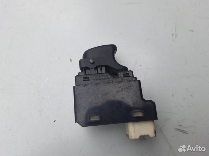 Кнопка стеклоподъемника Hyundai Accent 2