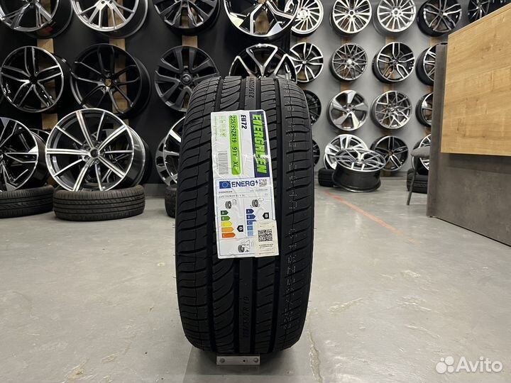 Evergreen EU72 235/35 R19 91Y