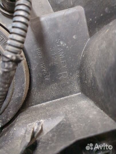 Фара (передняя) правая Toyota Corolla Verso