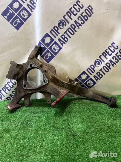 Поворотный кулак передний правый Chrysler Cirrus