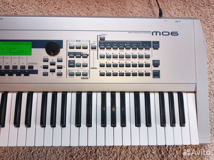 Синтезатор Yamaha MO6
