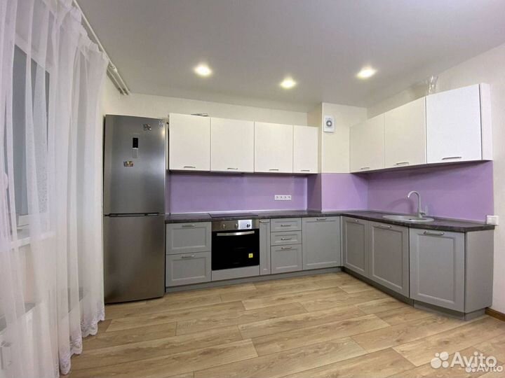 Современная кухня на заказ с островом