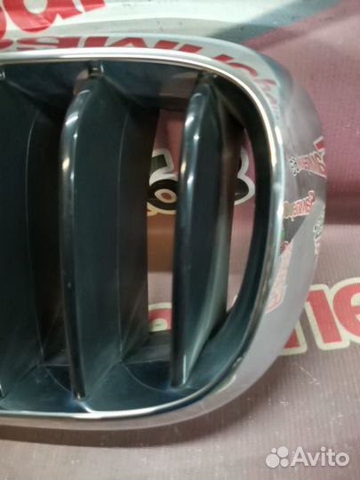 Решетка радиатора передняя левая BMW X5