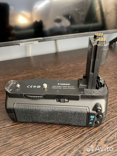 Батарейный блок, ручка Canon BG-E7