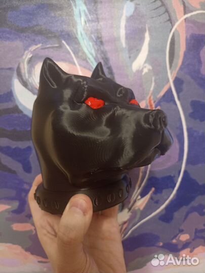 Питбуль на капот авто