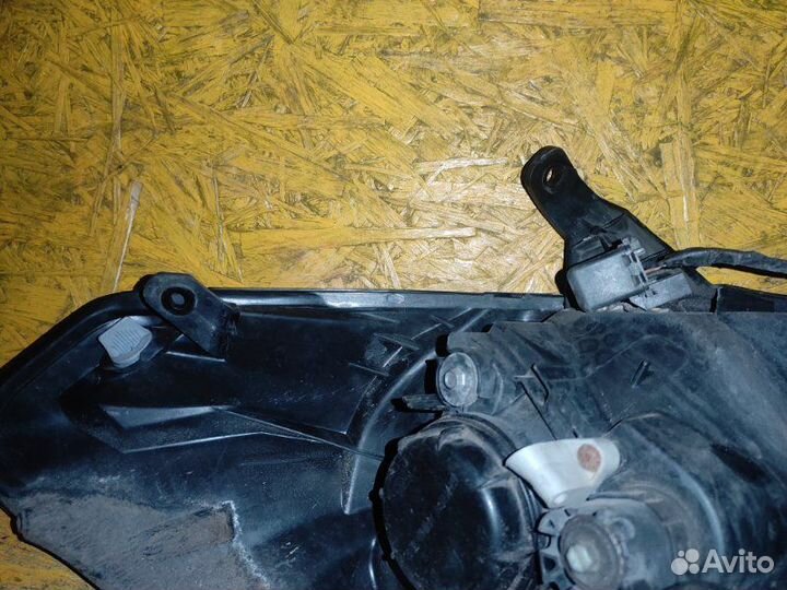 Фара левая Hyundai H1 (Starex) TQ D4CB 2011