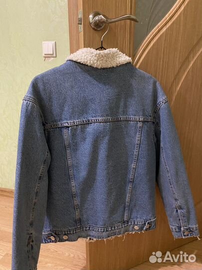 Джинсовая куртка с мехом bershka