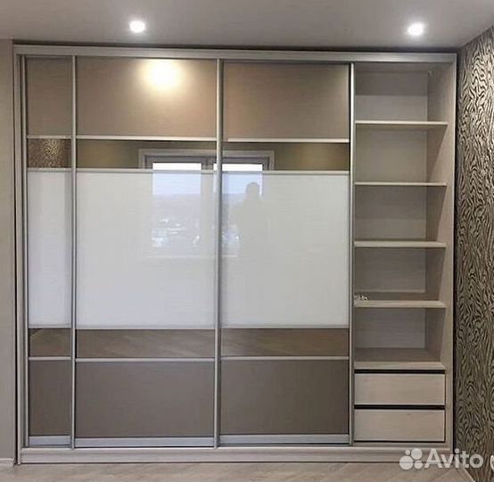 Зеркальный шкаф