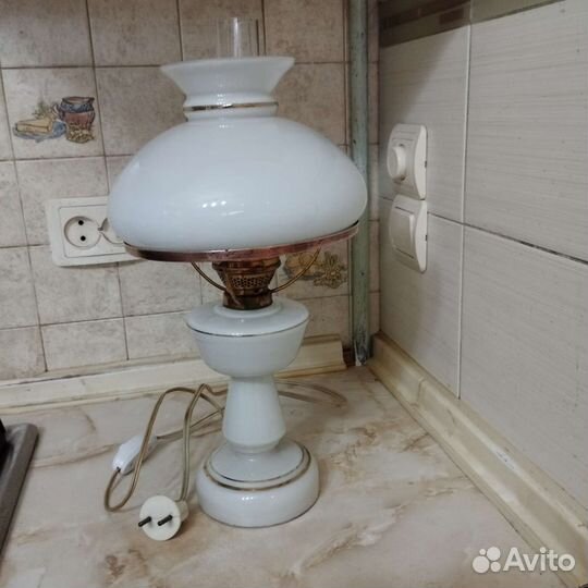 Лампа настольная. Молочное стекло. Винтаж