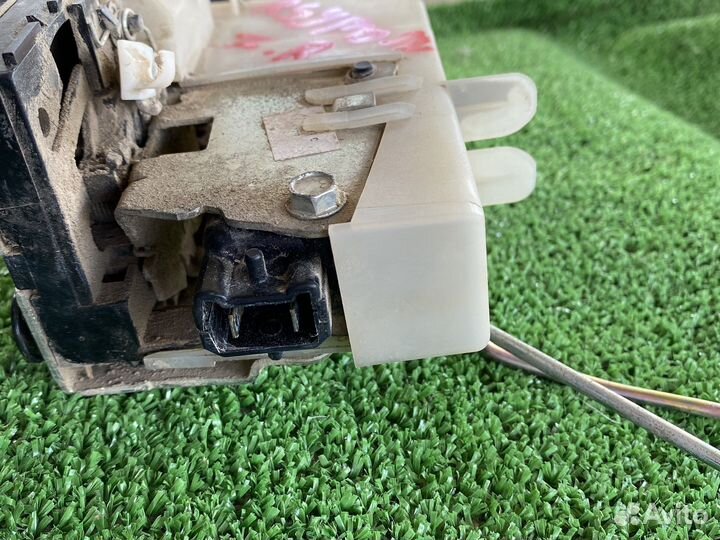 Замок задней правой двери Renault Symbol рест