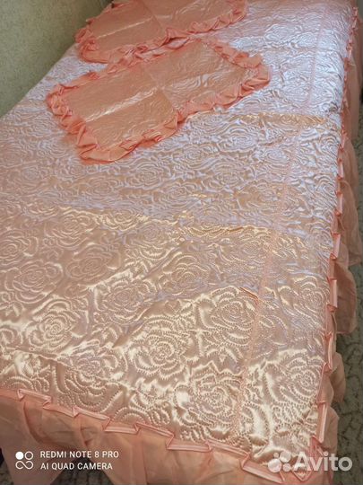 Покрывало на кровать новое