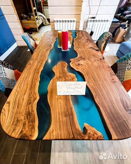 Обеденный стол-река из карагача лофт