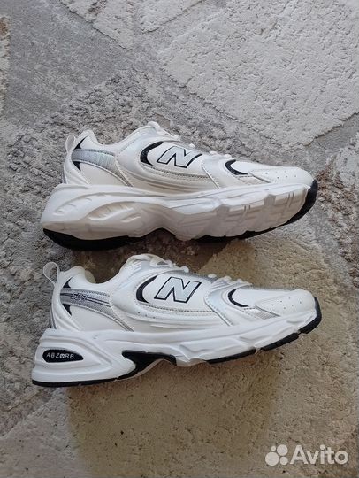 New balance белые