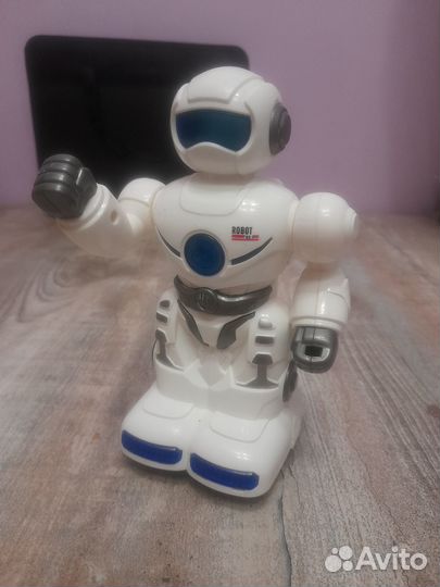 Игрушка робот